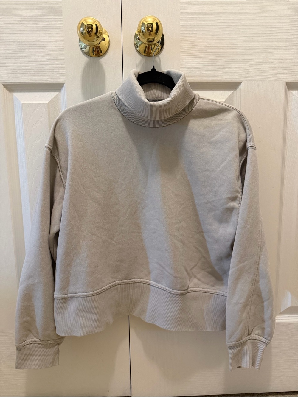 Zara Light Gray Cropped Turtleneck Sweatshirt and vantage jeans